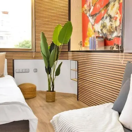 Estudio Con Encanto En Pleno Centro De - Ramon Y Cajal 17 2 D * Marbella